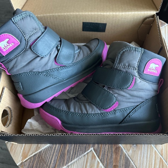 Sorel Children’s Whitney II Snow Boots Sz13 - Picture 9 of 10
